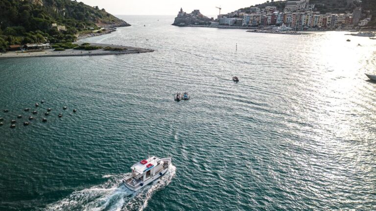 Portovenere: Private Boat Trip to the Islands With a Meal