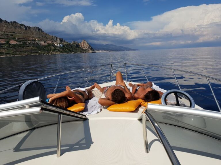 Taormina: Boat Tour of the Bay of Taormina, All Inclusive