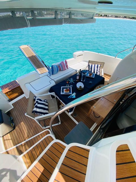 LUXURY YACHT RENTAL WITH CREW - Key Points