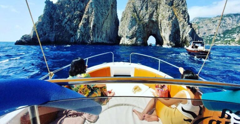 Private Boat Tour to Capri With Aperitif